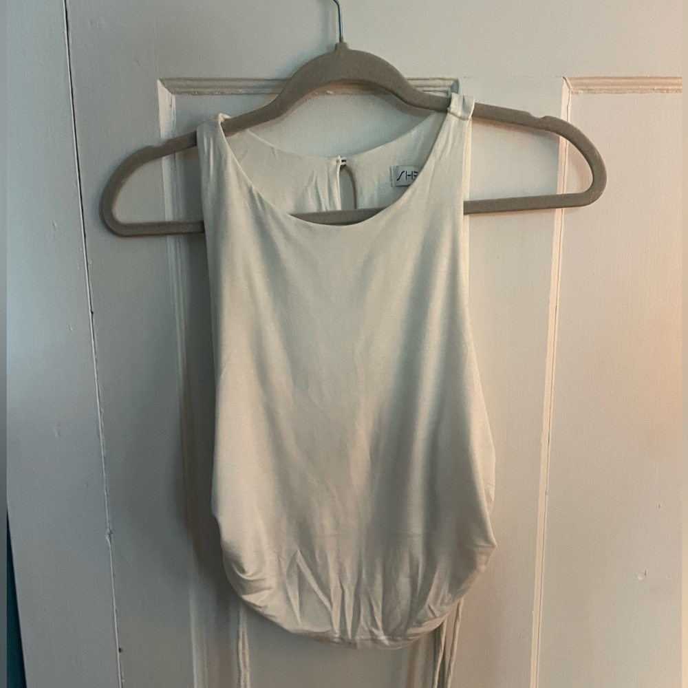 Cropped, white going out top